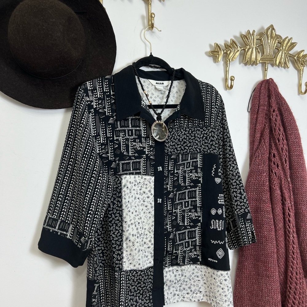 Patchwork embroidered print button down XL - Picture 3 of 3